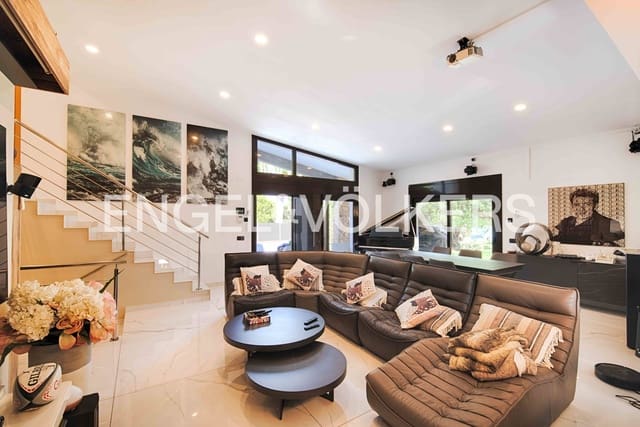 4 soverom Villa til salgs i Empuriabrava, Castelló d'Empúries med svømmebasseng garasje - € 950 000 (Ref: 9074554)