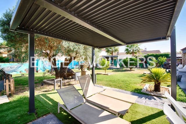 4 soverom Villa til salgs i Empuriabrava, Castelló d'Empúries med svømmebasseng garasje - € 950 000 (Ref: 9074554)