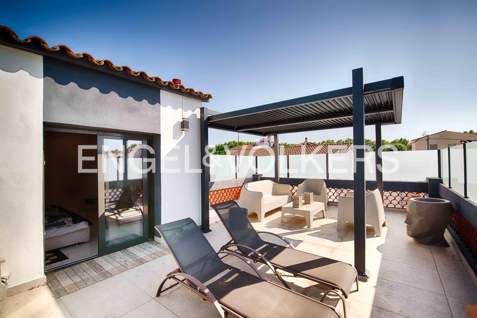 4 sypialnia Willa na sprzedaż w Empuriabrava z basenem garażem - 950 000 € (Ref: 9074554)