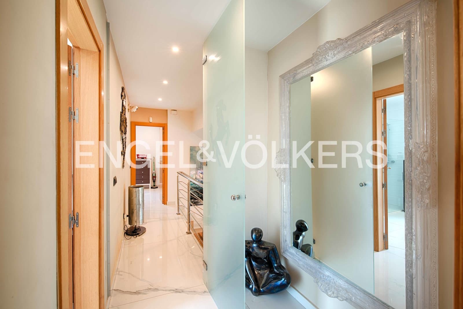 4 sypialnia Willa na sprzedaż w Empuriabrava z basenem garażem - 950 000 € (Ref: 9074554)