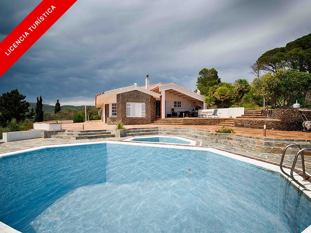 8 soveværelse Villa til salg i Cadaques med swimmingpool - € 5.000.000 (Ref: 9101560)