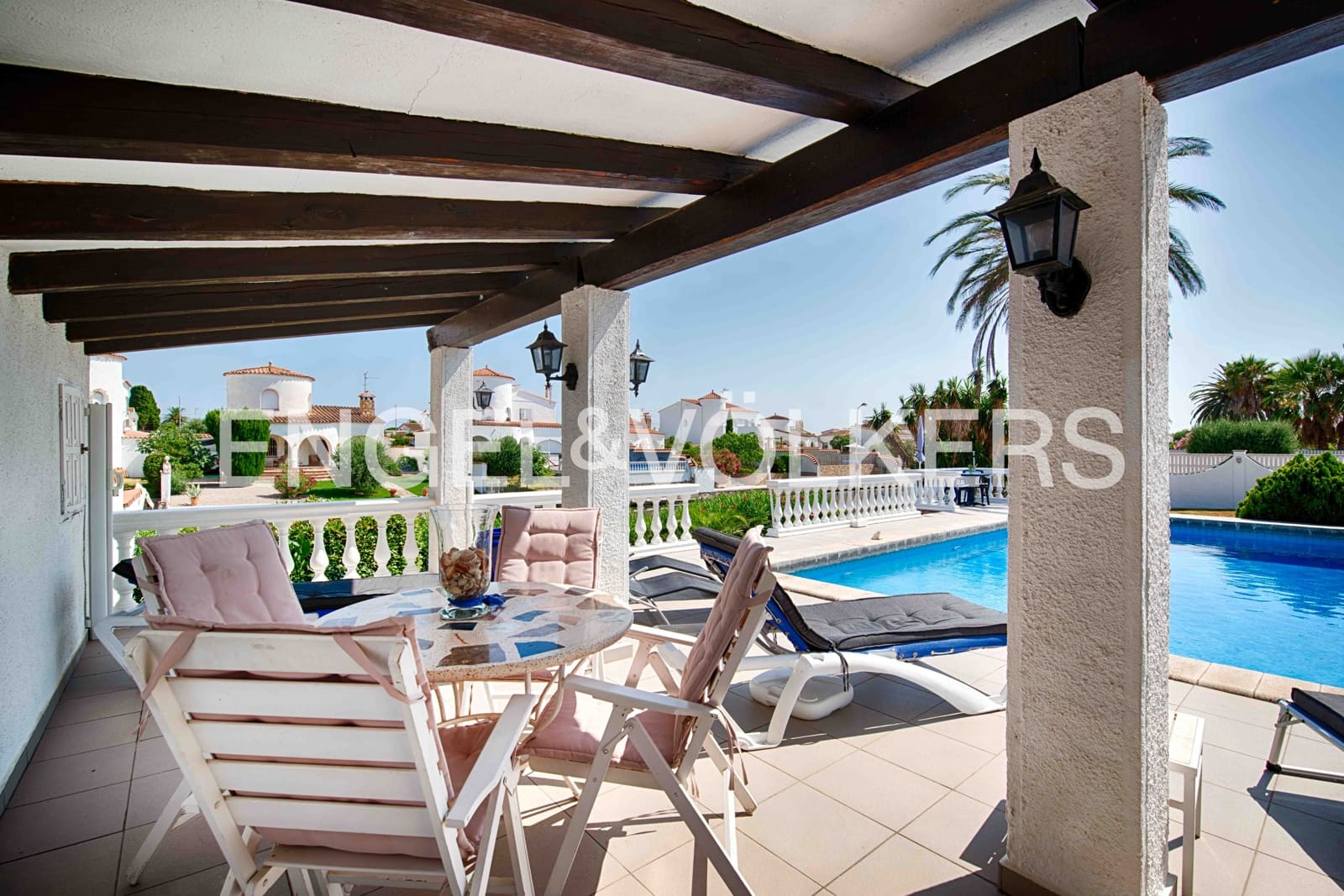 3 soveværelse Villa til salg i Empuriabrava med swimmingpool garage - € 1.950.000 (Ref: 9109410)