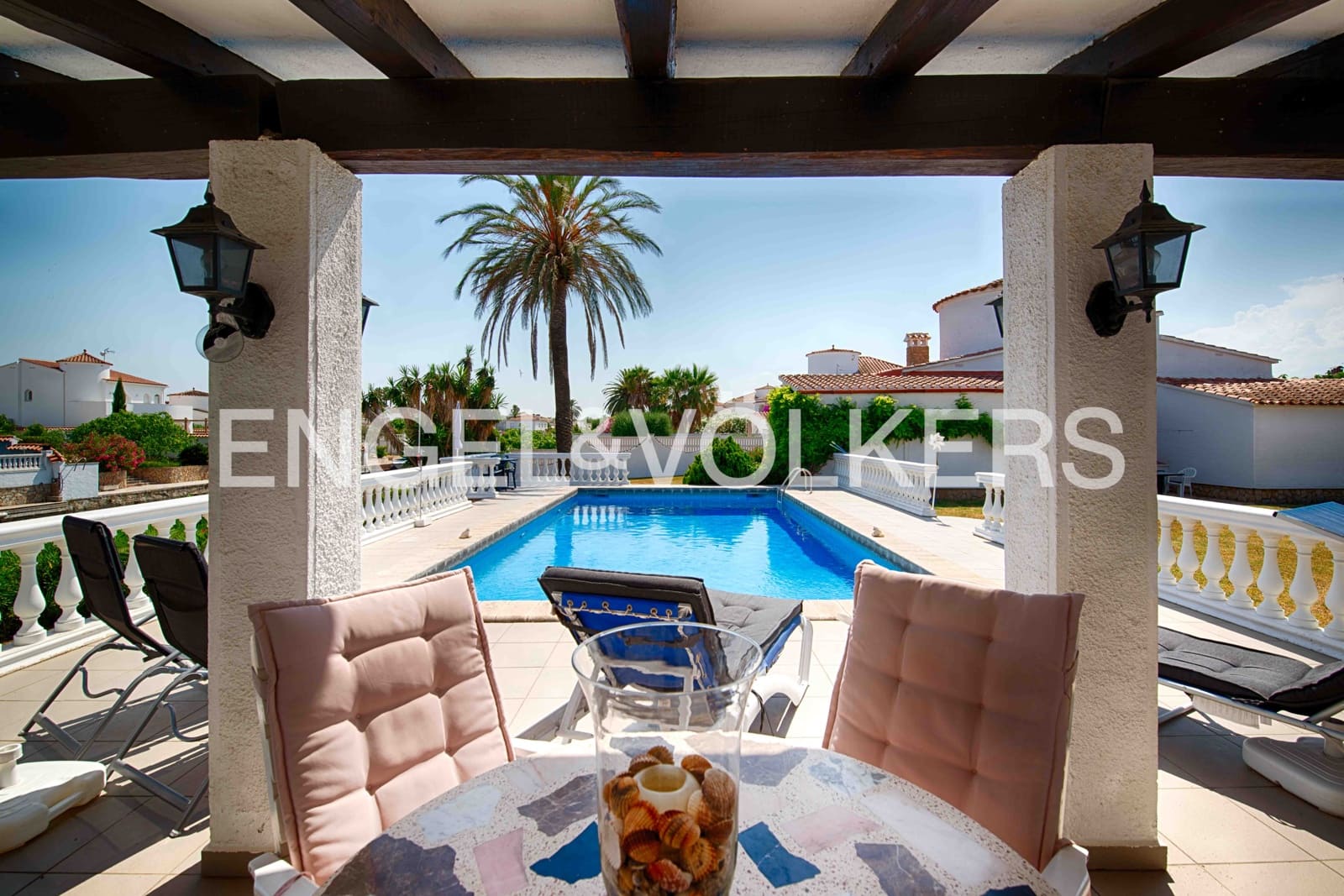 3 soveværelse Villa til salg i Empuriabrava med swimmingpool garage - € 1.950.000 (Ref: 9109410)