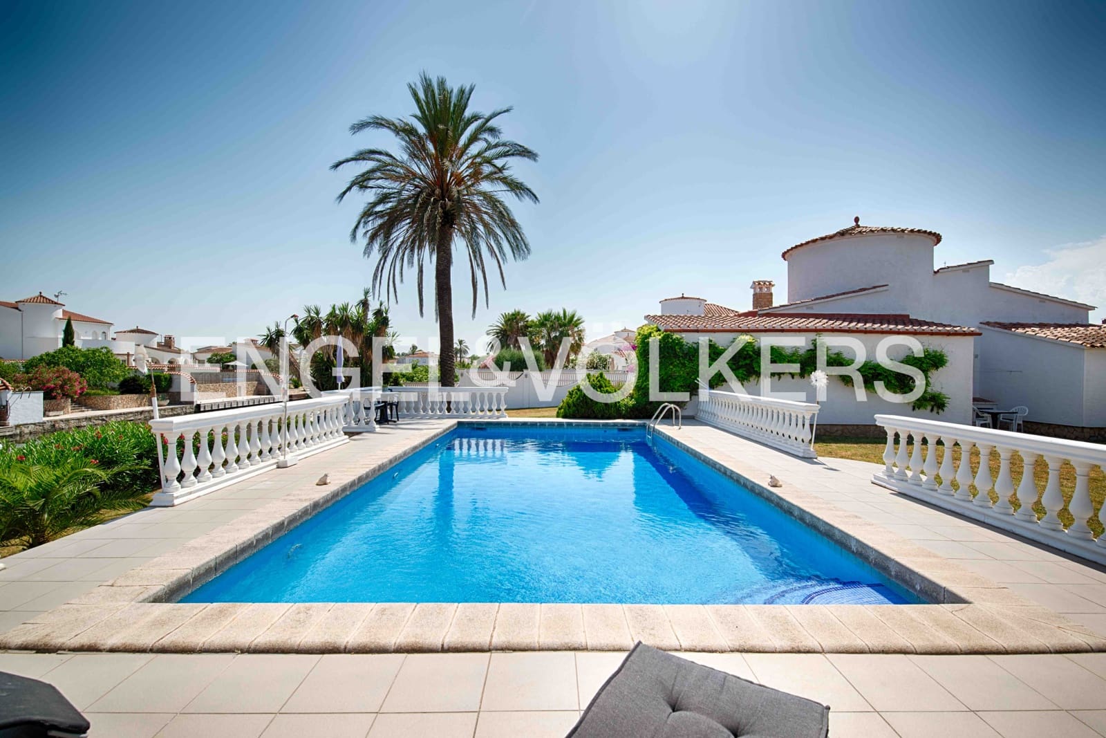 3 soveværelse Villa til salg i Empuriabrava med swimmingpool garage - € 1.950.000 (Ref: 9109410)