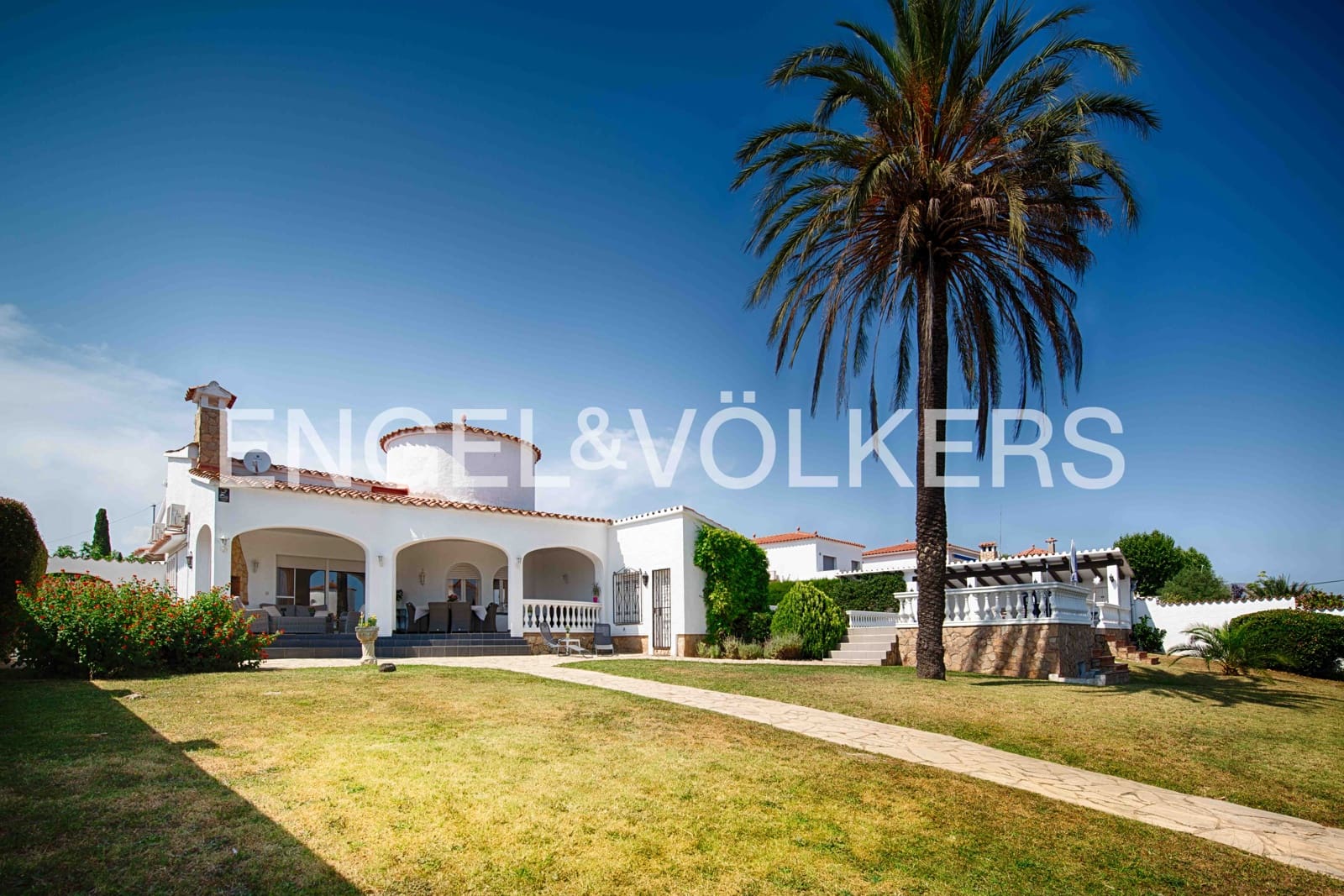 3 soveværelse Villa til salg i Empuriabrava med swimmingpool garage - € 1.950.000 (Ref: 9109410)