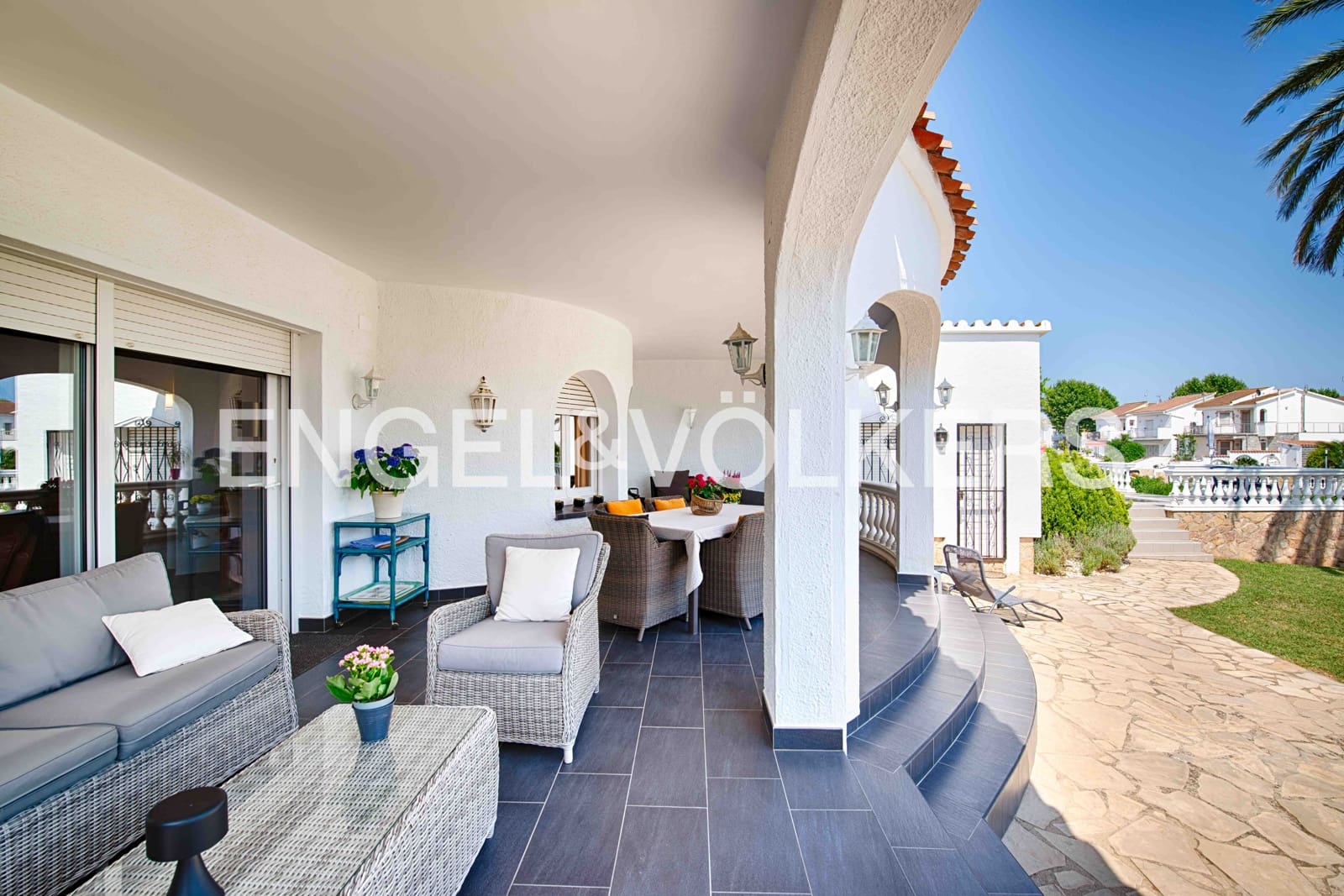 3 soveværelse Villa til salg i Empuriabrava med swimmingpool garage - € 1.950.000 (Ref: 9109410)