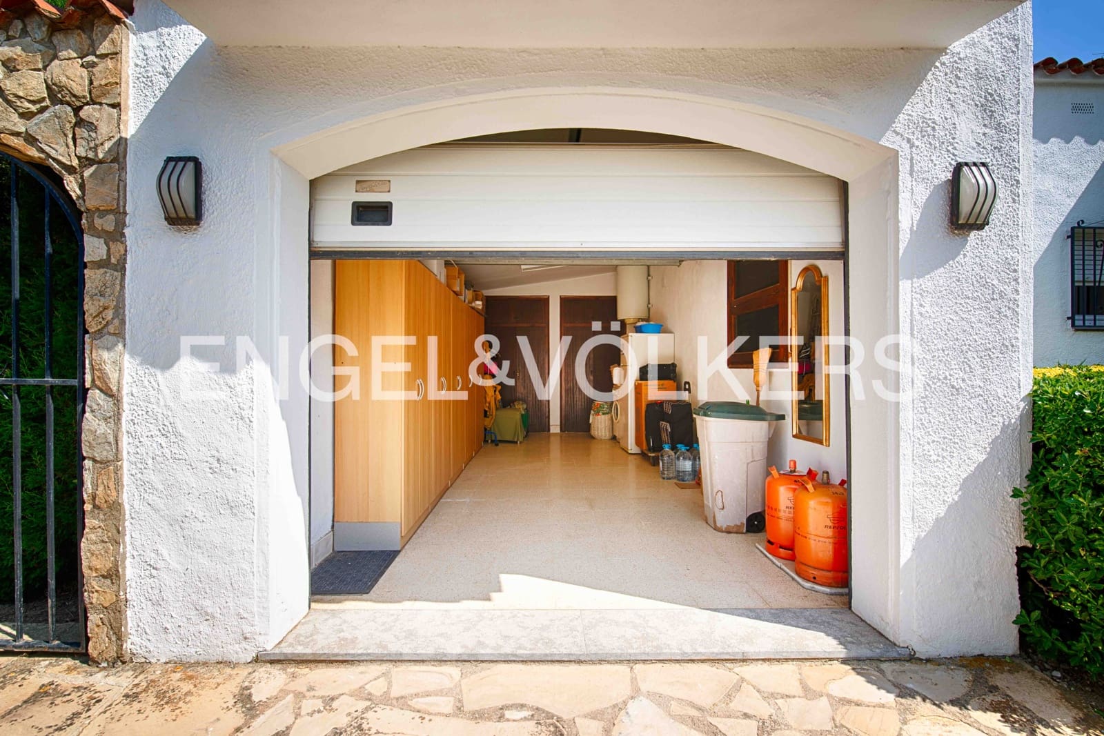 3 soveværelse Villa til salg i Empuriabrava med swimmingpool garage - € 1.950.000 (Ref: 9109410)