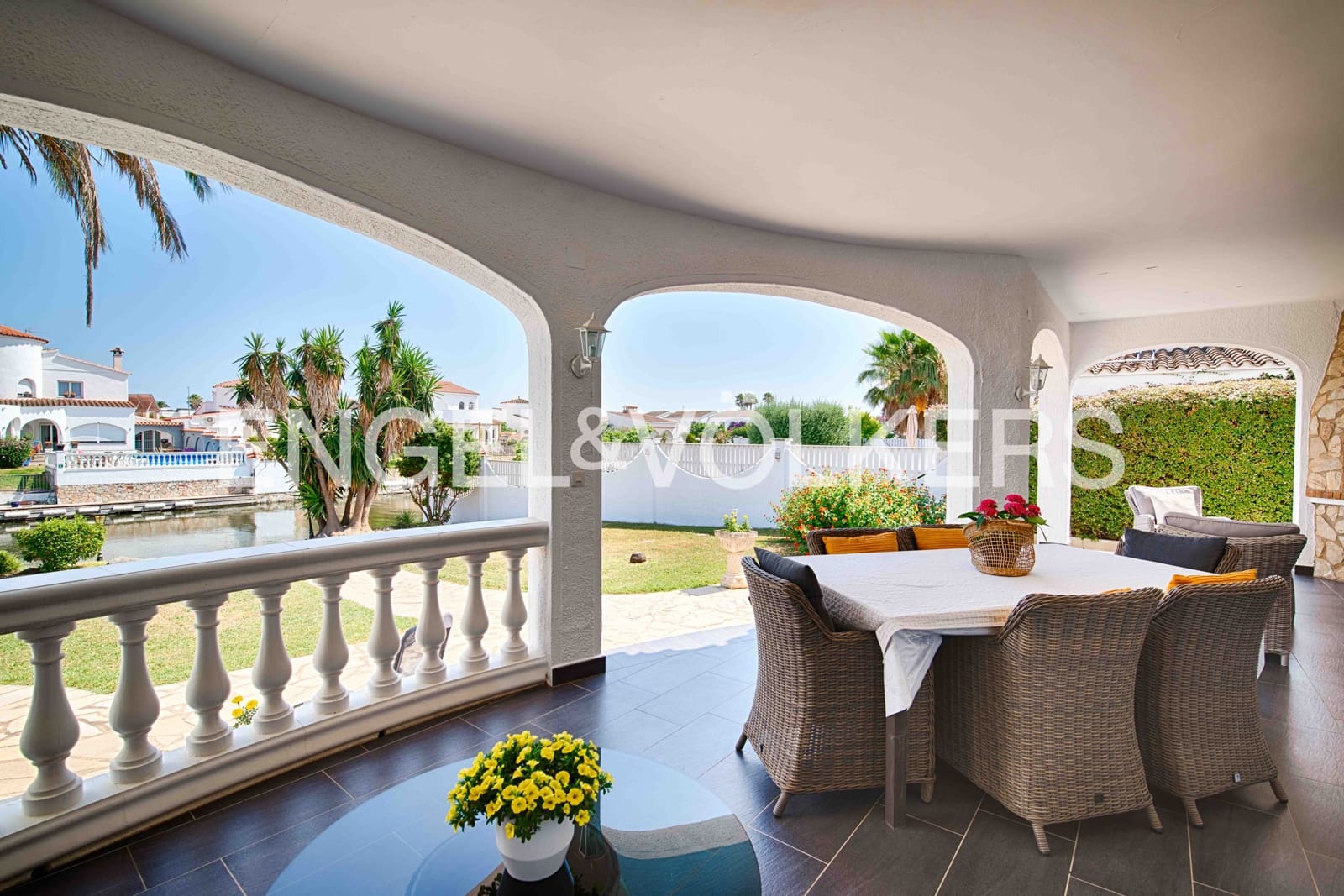 3 soveværelse Villa til salg i Empuriabrava med swimmingpool garage - € 1.950.000 (Ref: 9109410)