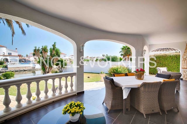 3 makuuhuone Huvila myytävänä paikassa Empuriabrava, Castelló d'Empúries mukana uima-altaan 
autotalli - 1 950 000 € (Ref: 9109410)