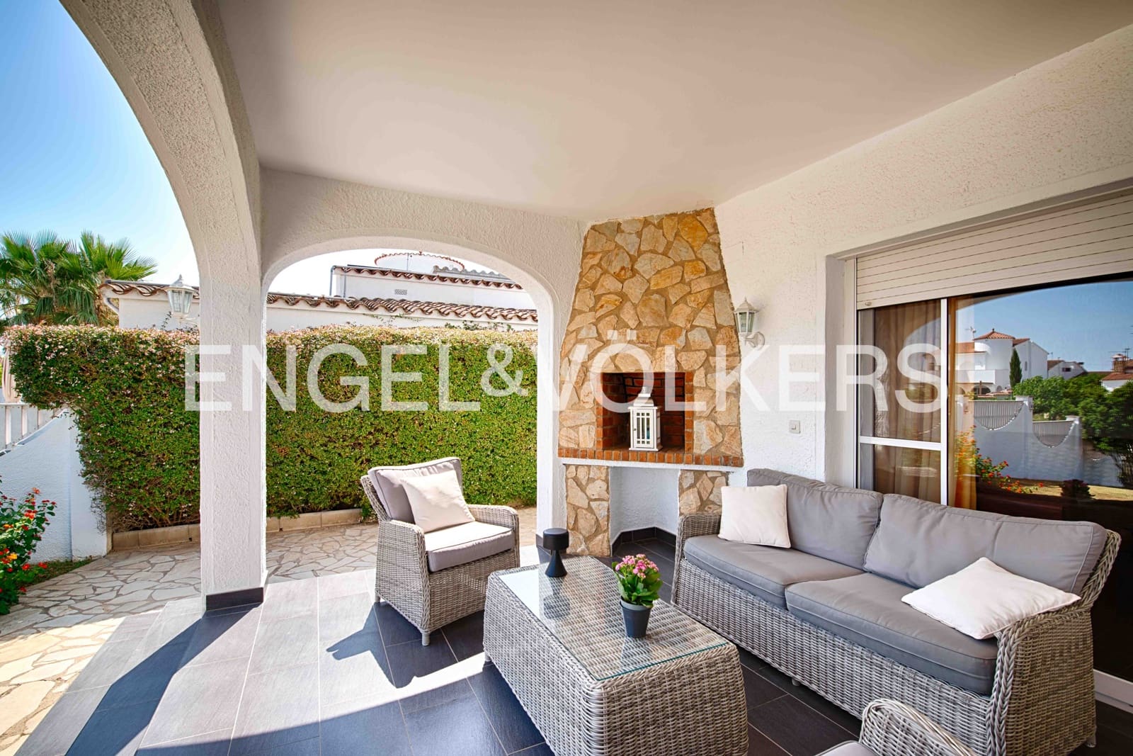 3 soveværelse Villa til salg i Empuriabrava med swimmingpool garage - € 1.950.000 (Ref: 9109410)