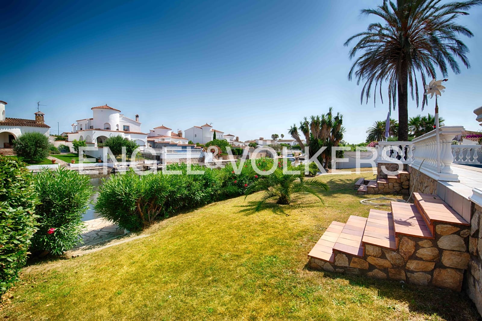 3 soveværelse Villa til salg i Empuriabrava med swimmingpool garage - € 1.950.000 (Ref: 9109410)