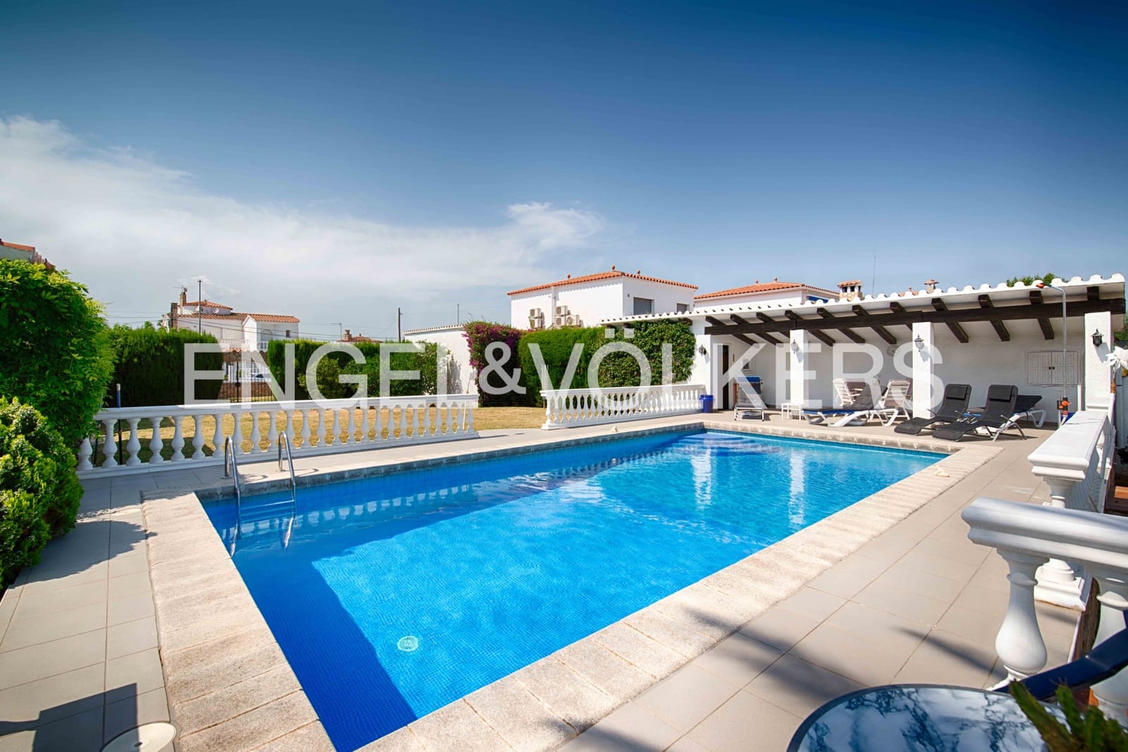3 soveværelse Villa til salg i Empuriabrava med swimmingpool garage - € 1.950.000 (Ref: 9109410)
