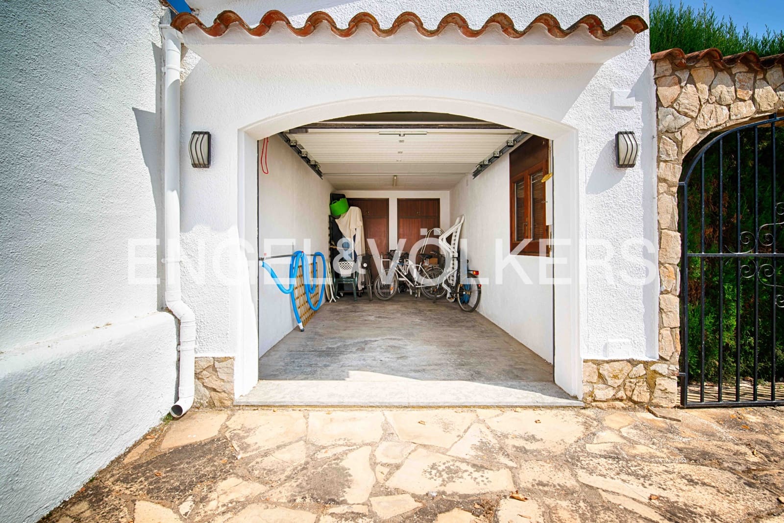 3 soveværelse Villa til salg i Empuriabrava med swimmingpool garage - € 1.950.000 (Ref: 9109410)