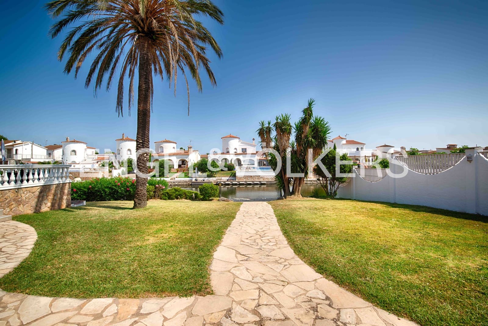 3 soveværelse Villa til salg i Empuriabrava med swimmingpool garage - € 1.950.000 (Ref: 9109410)
