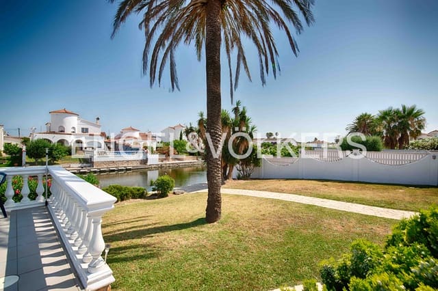 3 makuuhuone Huvila myytävänä paikassa Empuriabrava, Castelló d'Empúries mukana uima-altaan 
autotalli - 1 950 000 € (Ref: 9109410)