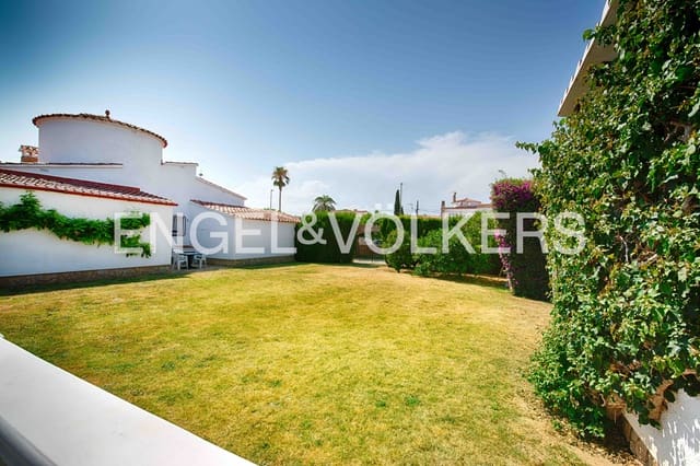 3 makuuhuone Huvila myytävänä paikassa Empuriabrava, Castelló d'Empúries mukana uima-altaan 
autotalli - 1 950 000 € (Ref: 9109410)