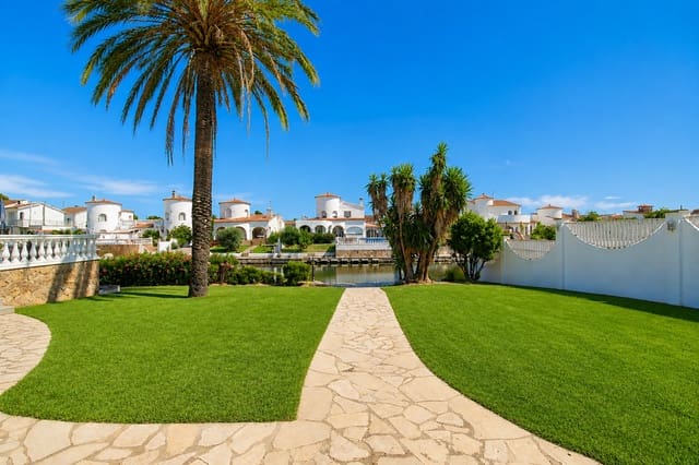 3 soveværelse Villa til salg i Empuriabrava, Castelló d'Empúries med swimmingpool garage - € 1.650.000 (Ref: 9109410)