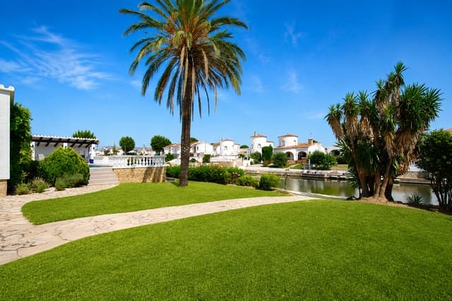 3 soveværelse Villa til salg i Empuriabrava, Castelló d'Empúries med swimmingpool garage - € 1.650.000 (Ref: 9109410)