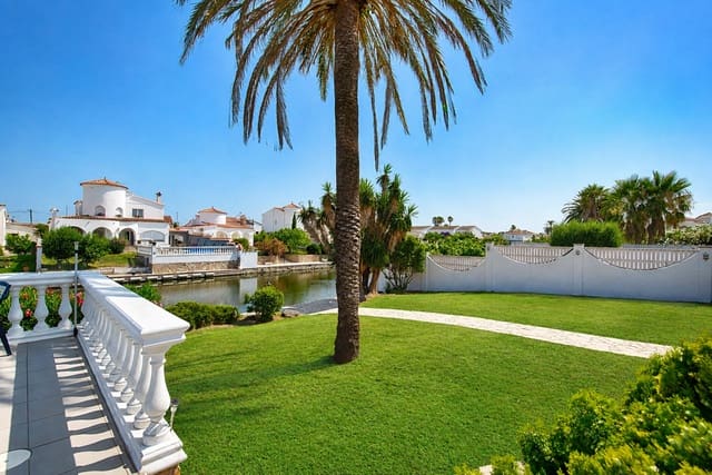 3 soveværelse Villa til salg i Empuriabrava, Castelló d'Empúries med swimmingpool garage - € 1.650.000 (Ref: 9109410)