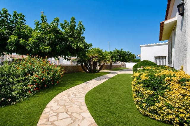 3 soveværelse Villa til salg i Empuriabrava, Castelló d'Empúries med swimmingpool garage - € 1.650.000 (Ref: 9109410)