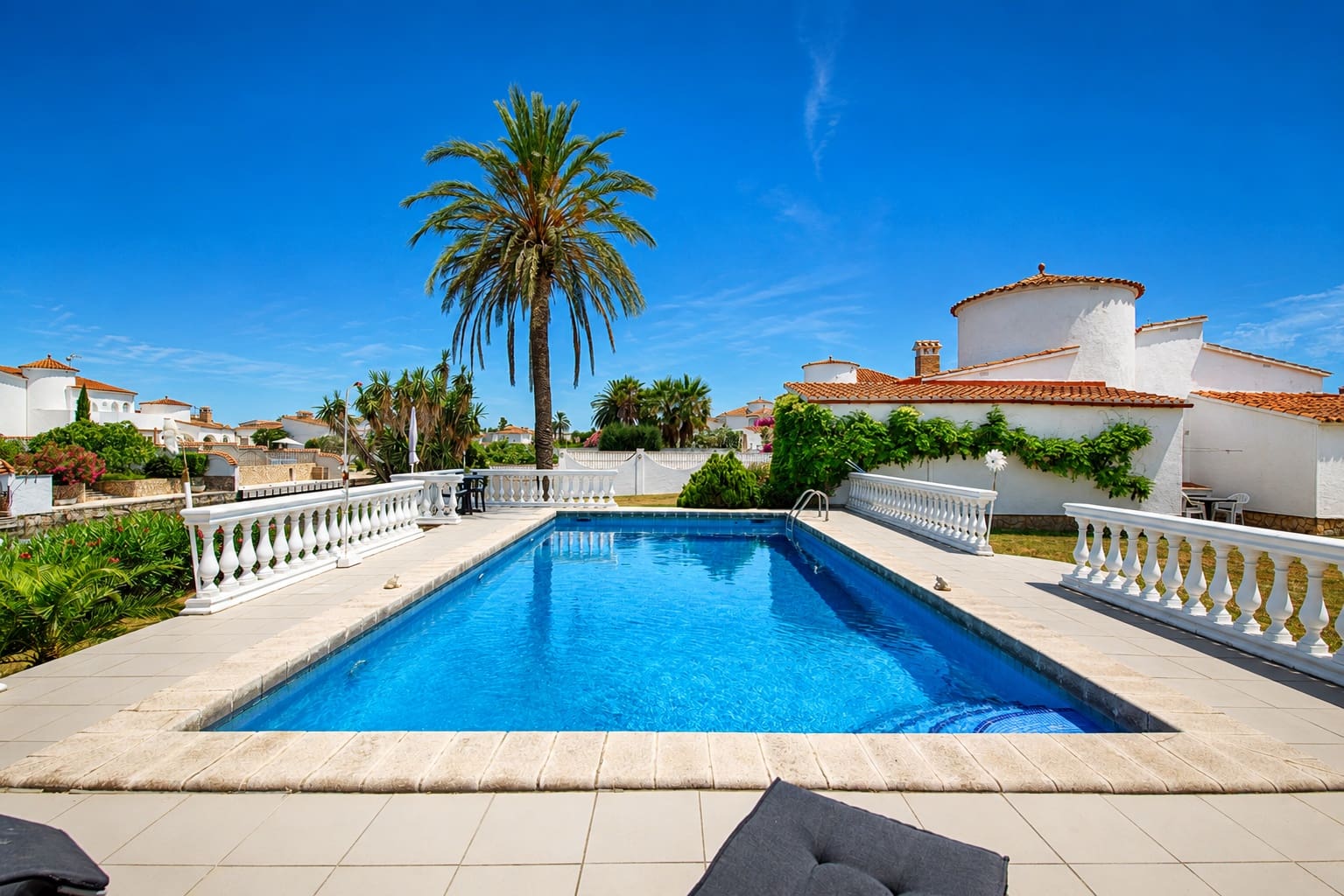 3 bedroom Villa for sale in Empuriabrava with pool garage - € 1,650,000 (Ref: 9109410)