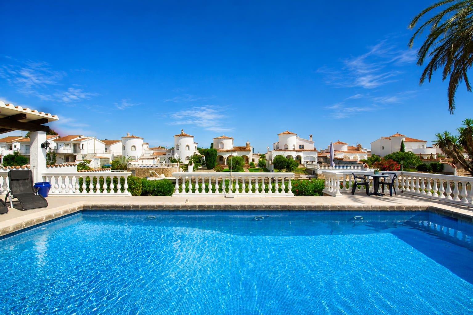 3 bedroom Villa for sale in Empuriabrava with pool garage - € 1,650,000 (Ref: 9109410)