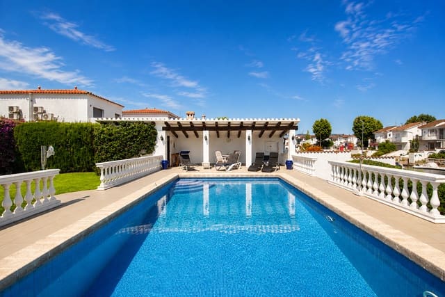 3 soveværelse Villa til salg i Empuriabrava, Castelló d'Empúries med swimmingpool garage - € 1.650.000 (Ref: 9109410)