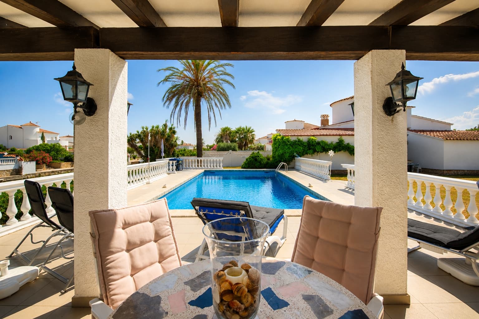 3 bedroom Villa for sale in Empuriabrava with pool garage - € 1,650,000 (Ref: 9109410)