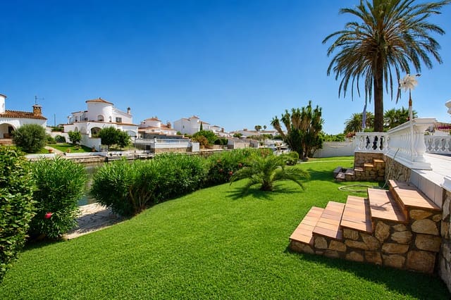 3 soveværelse Villa til salg i Empuriabrava, Castelló d'Empúries med swimmingpool garage - € 1.650.000 (Ref: 9109410)