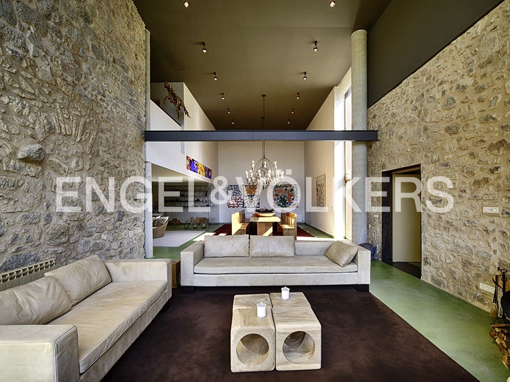 10 chambre Finca/Maison de Campagne à vendre à Macanet de Cabrenys avec garage - 2 700 000 € (Ref: 9113120)