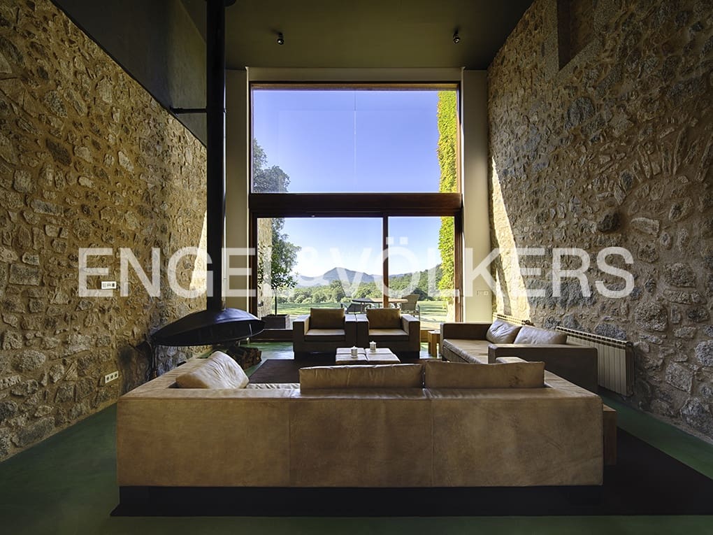 10 chambre Finca/Maison de Campagne à vendre à Macanet de Cabrenys avec garage - 2 700 000 € (Ref: 9113120)