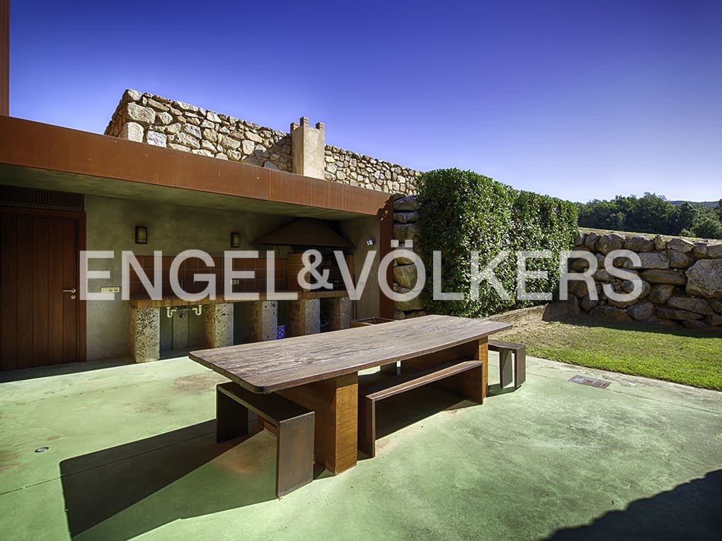 10 chambre Finca/Maison de Campagne à vendre à Macanet de Cabrenys avec garage - 2 700 000 € (Ref: 9113120)