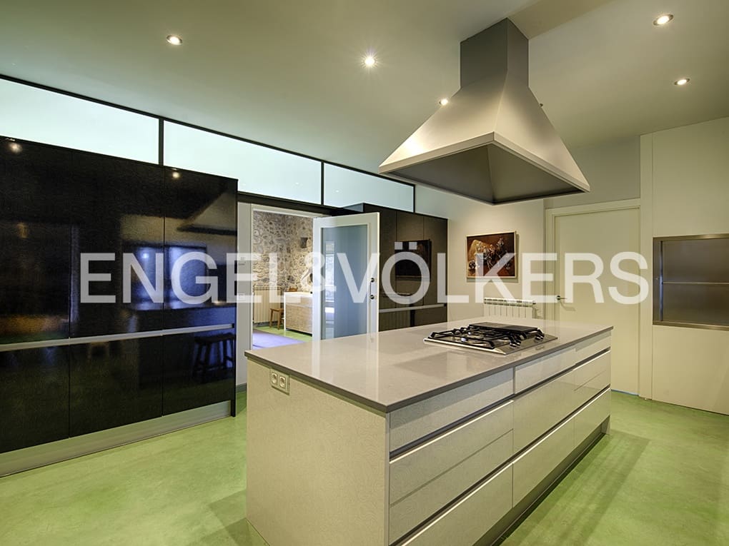 10 chambre Finca/Maison de Campagne à vendre à Macanet de Cabrenys avec garage - 2 700 000 € (Ref: 9113120)