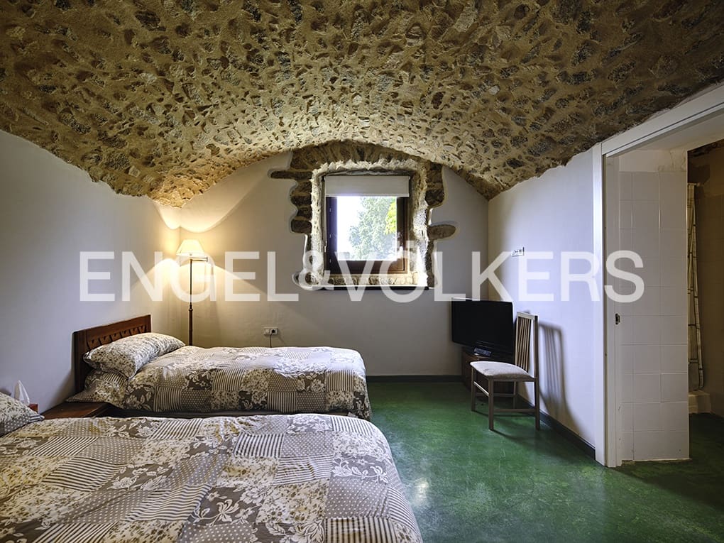 10 chambre Finca/Maison de Campagne à vendre à Macanet de Cabrenys avec garage - 2 700 000 € (Ref: 9113120)