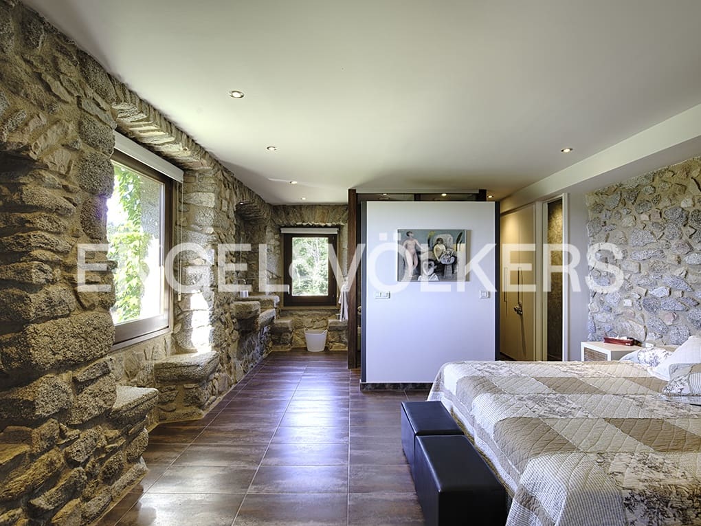 10 chambre Finca/Maison de Campagne à vendre à Macanet de Cabrenys avec garage - 2 700 000 € (Ref: 9113120)