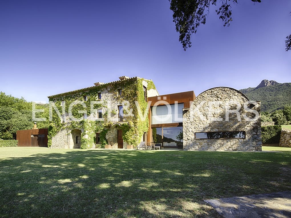 10 chambre Finca/Maison de Campagne à vendre à Macanet de Cabrenys avec garage - 2 700 000 € (Ref: 9113120)