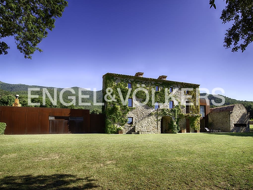 10 chambre Finca/Maison de Campagne à vendre à Macanet de Cabrenys avec garage - 2 700 000 € (Ref: 9113120)