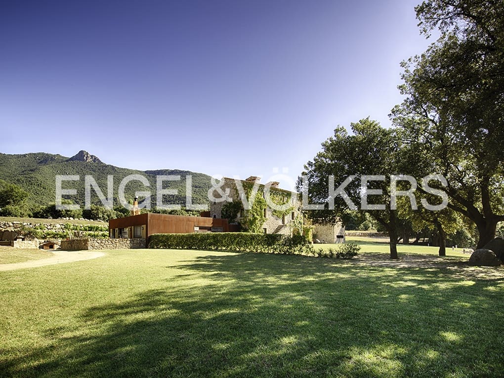 10 chambre Finca/Maison de Campagne à vendre à Macanet de Cabrenys avec garage - 2 700 000 € (Ref: 9113120)