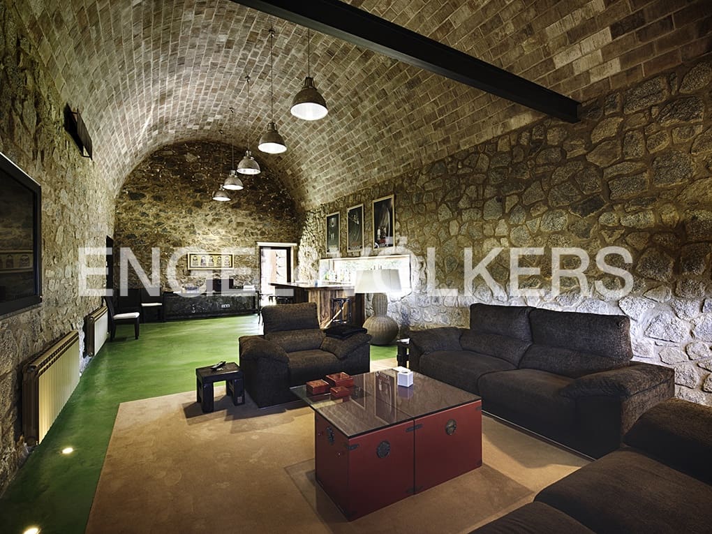 10 chambre Finca/Maison de Campagne à vendre à Macanet de Cabrenys avec garage - 2 700 000 € (Ref: 9113120)