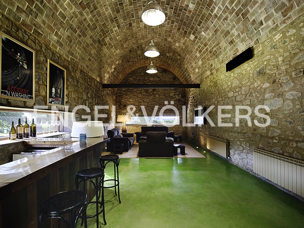 10 chambre Finca/Maison de Campagne à vendre à Macanet de Cabrenys avec garage - 2 700 000 € (Ref: 9113120)