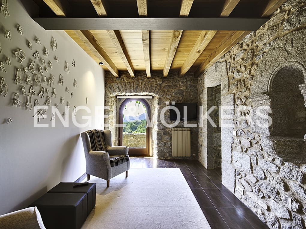 10 chambre Finca/Maison de Campagne à vendre à Macanet de Cabrenys avec garage - 2 700 000 € (Ref: 9113120)