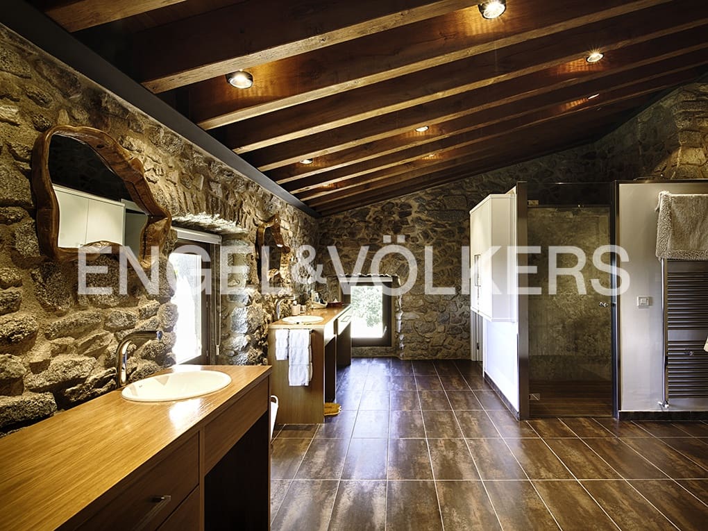 10 chambre Finca/Maison de Campagne à vendre à Macanet de Cabrenys avec garage - 2 700 000 € (Ref: 9113120)