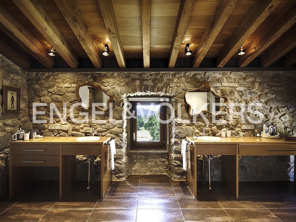 10 chambre Finca/Maison de Campagne à vendre à Macanet de Cabrenys avec garage - 2 700 000 € (Ref: 9113120)