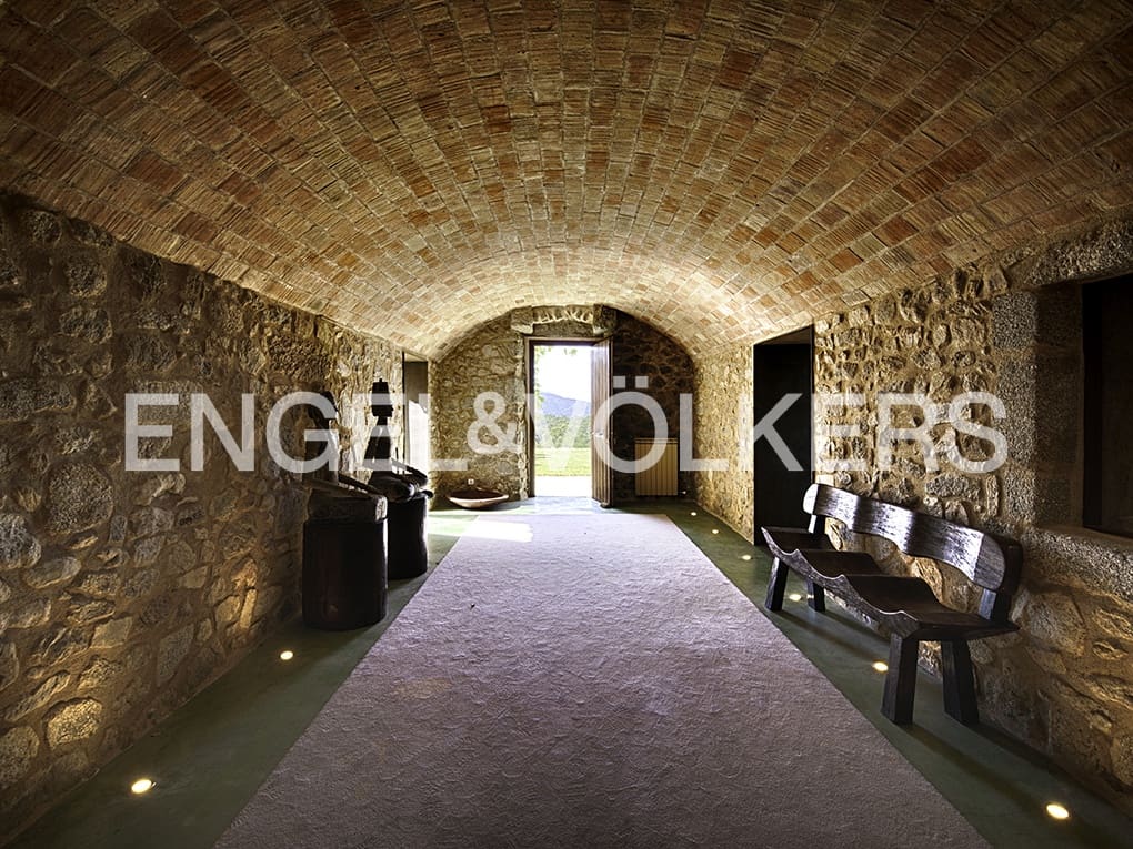 10 chambre Finca/Maison de Campagne à vendre à Macanet de Cabrenys avec garage - 2 700 000 € (Ref: 9113120)