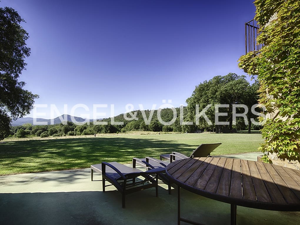 10 chambre Finca/Maison de Campagne à vendre à Macanet de Cabrenys avec garage - 2 700 000 € (Ref: 9113120)