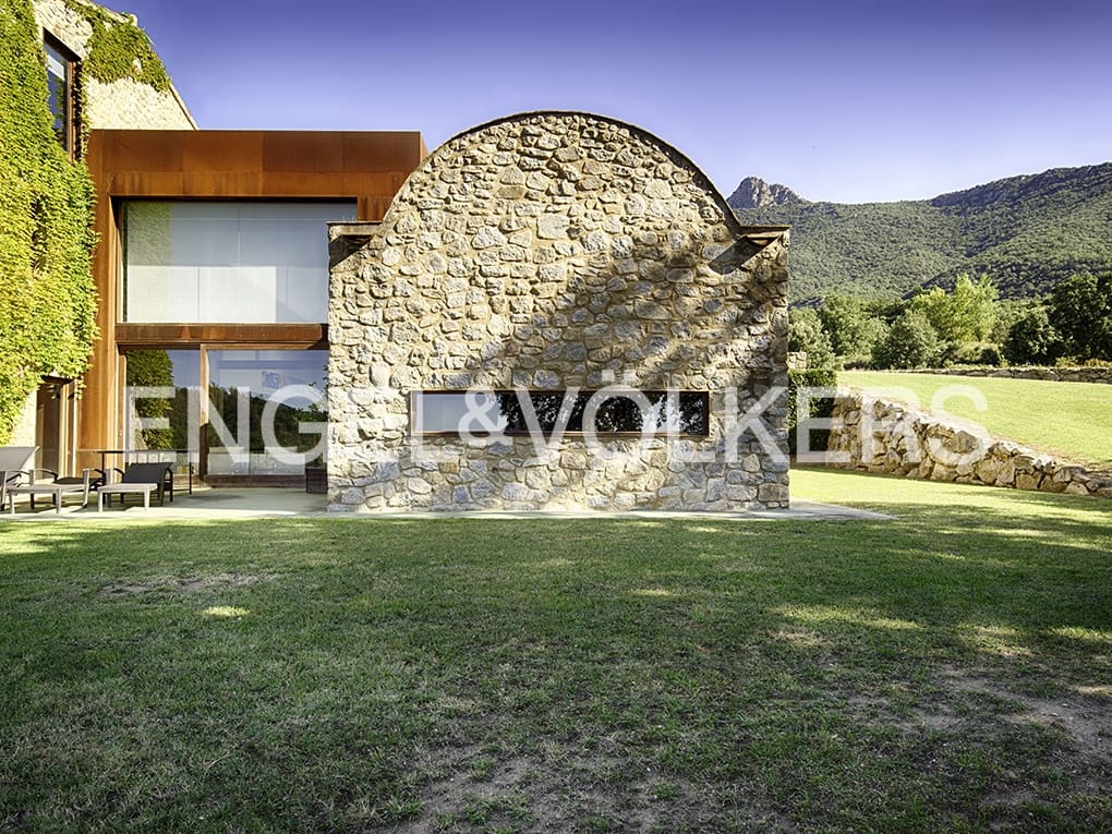 10 chambre Finca/Maison de Campagne à vendre à Macanet de Cabrenys avec garage - 2 700 000 € (Ref: 9113120)