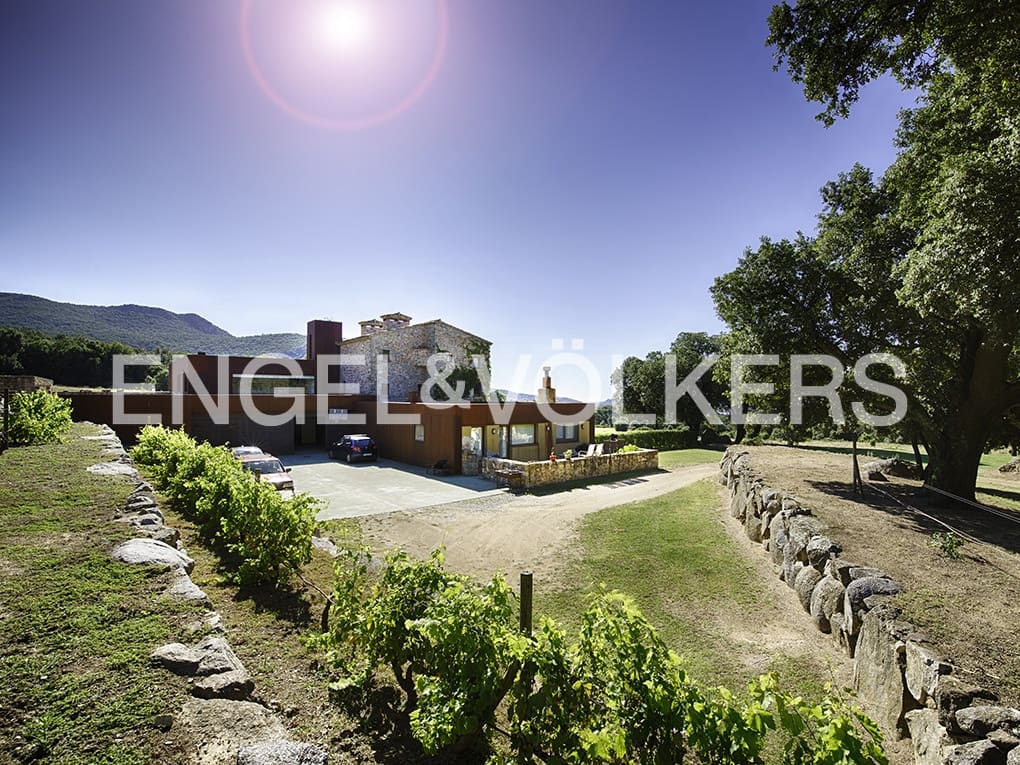 10 chambre Finca/Maison de Campagne à vendre à Macanet de Cabrenys avec garage - 2 700 000 € (Ref: 9113120)