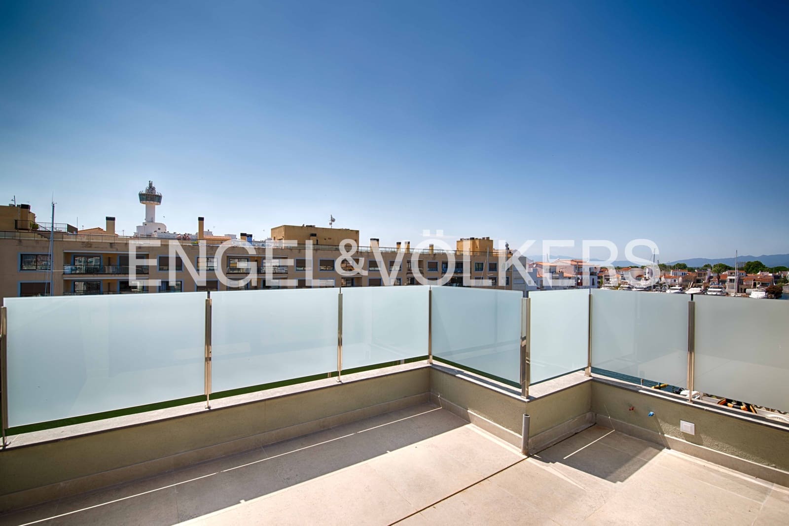 3 soveværelse Rækkehus til salg i Empuriabrava med garage - € 620.000 (Ref: 9123585)