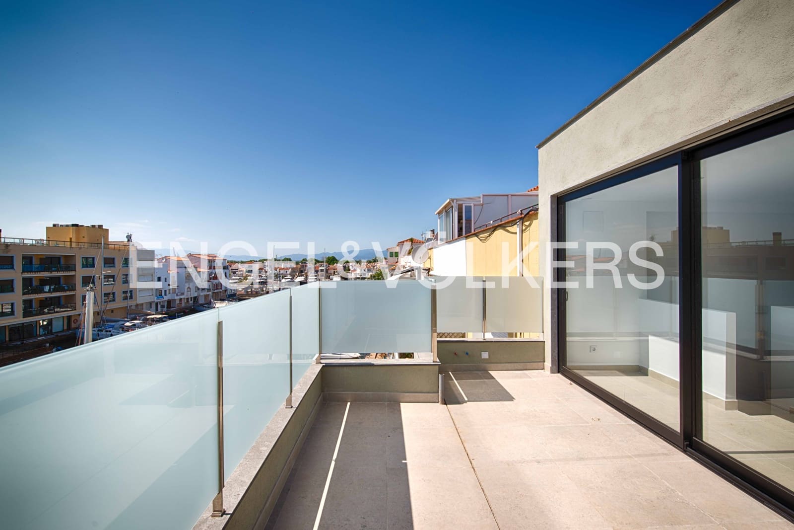 3 soveværelse Rækkehus til salg i Empuriabrava med garage - € 620.000 (Ref: 9123585)