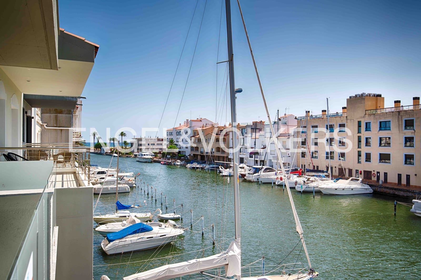 3 soveværelse Rækkehus til salg i Empuriabrava med garage - € 620.000 (Ref: 9123585)